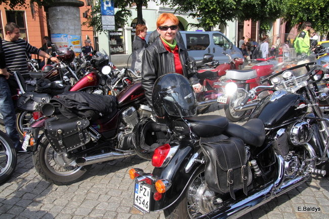 Motocyklowa nostalgia na leszczyńskim rynku (zdjęcia)