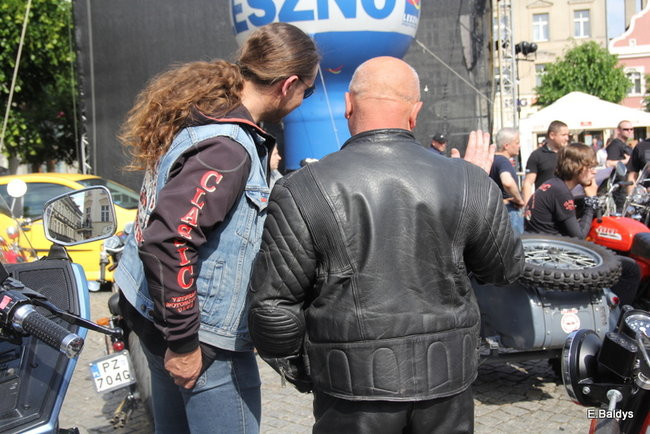 Motocyklowa nostalgia na leszczyńskim rynku (zdjęcia)