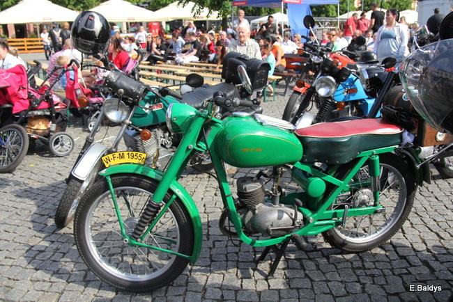 Motocyklowa nostalgia na leszczyńskim rynku (zdjęcia)