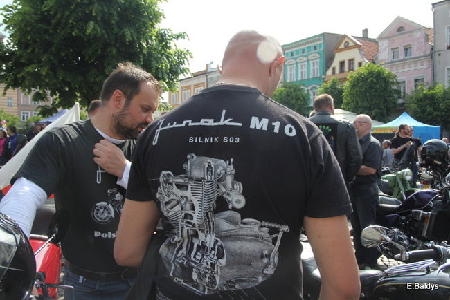 Motocyklowa nostalgia na leszczyńskim rynku (zdjęcia)