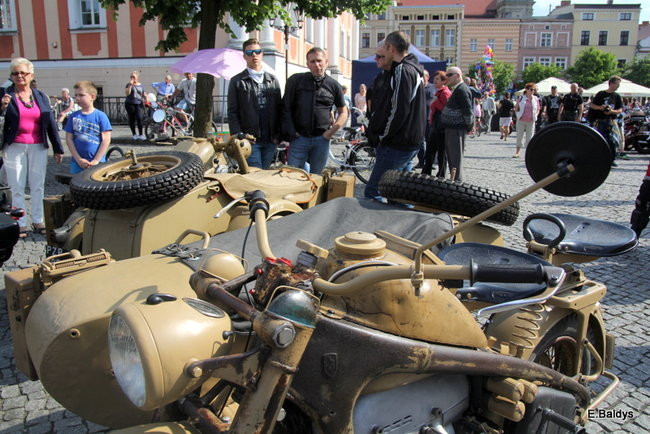 Motocyklowa nostalgia na leszczyńskim rynku (zdjęcia)