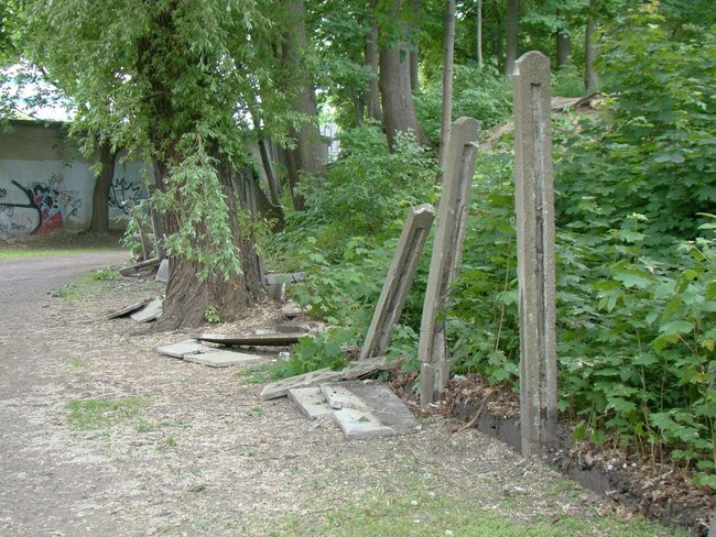 Nie ma już betonowego płotu przy wałach (kilka zdjęć)