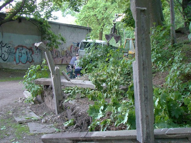 Nie ma już betonowego płotu przy wałach (kilka zdjęć)