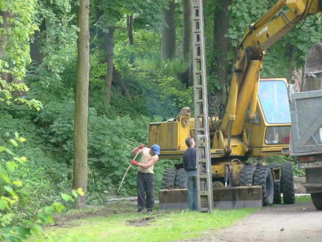 Nie ma już betonowego płotu przy wałach (kilka zdjęć)