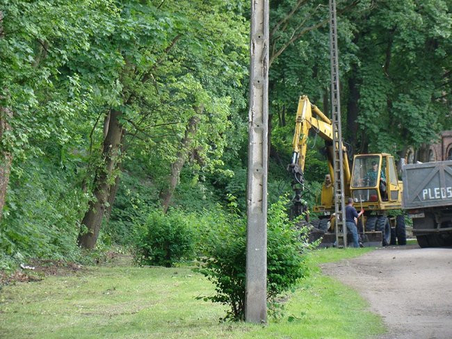 Nie ma już betonowego płotu przy wałach (kilka zdjęć)