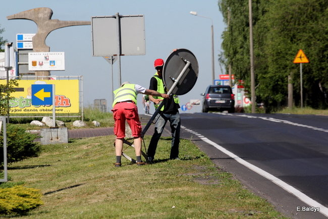 Kolarze na trasie. Grzegorz Brzechwa apeluje o rozwagę  (zdjęcia ze startu)