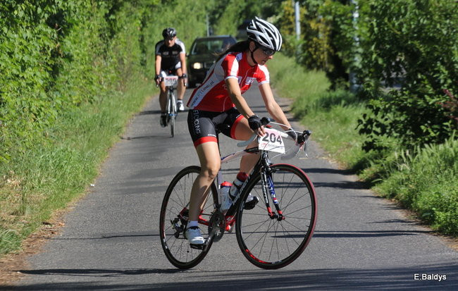 Kolarze na trasie. Grzegorz Brzechwa apeluje o rozwagę  (zdjęcia ze startu)