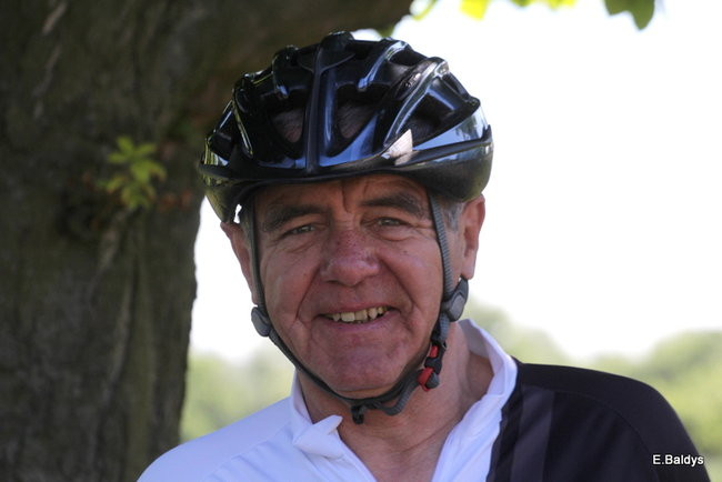 Kolarze na trasie. Grzegorz Brzechwa apeluje o rozwagę  (zdjęcia ze startu)