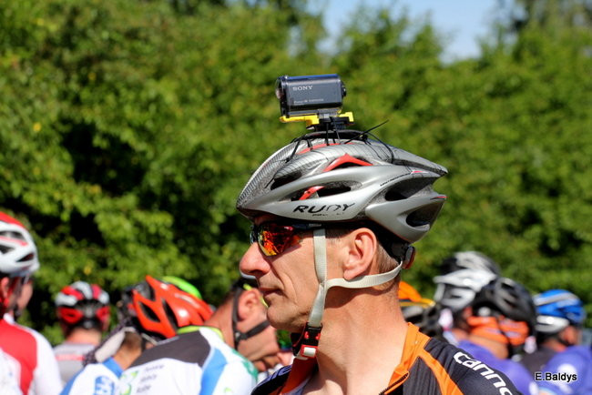 Kolarze na trasie. Grzegorz Brzechwa apeluje o rozwagę  (zdjęcia ze startu)