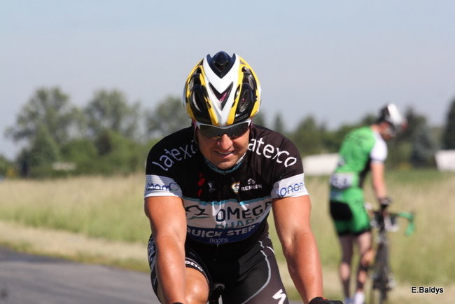 Kolarze na trasie. Grzegorz Brzechwa apeluje o rozwagę  (zdjęcia ze startu)