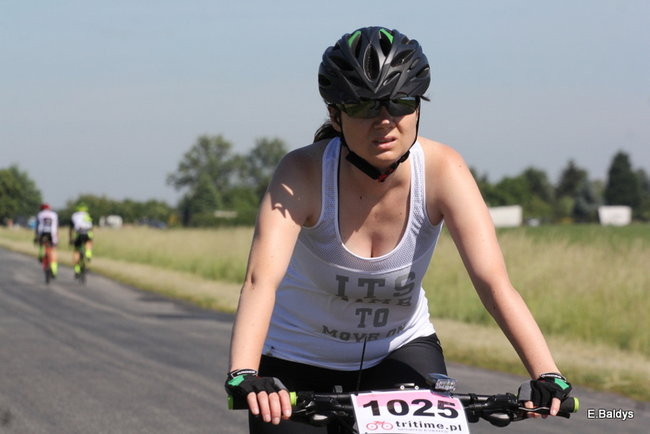 Kolarze na trasie. Grzegorz Brzechwa apeluje o rozwagę  (zdjęcia ze startu)