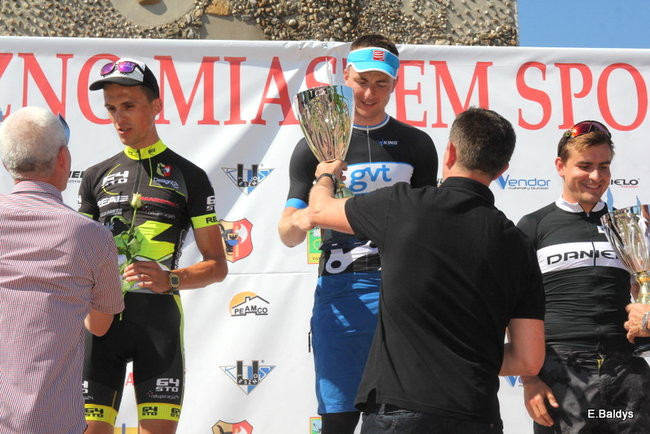 Czas zwycięzcy 2 godziny 10 minut (zdjęcia z dekoracji zwycięzców)