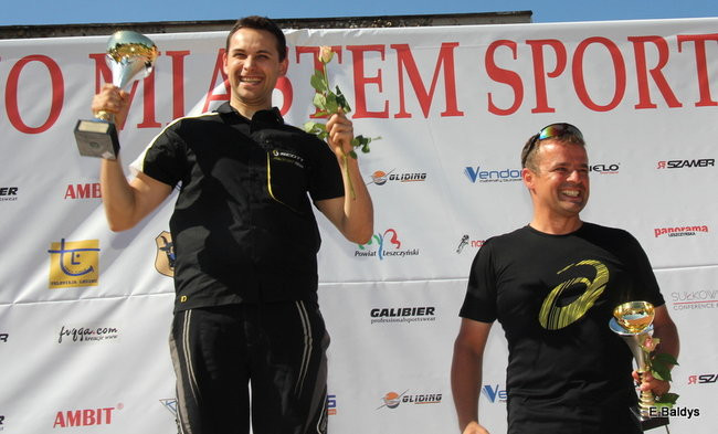 Czas zwycięzcy 2 godziny 10 minut (zdjęcia z dekoracji zwycięzców)