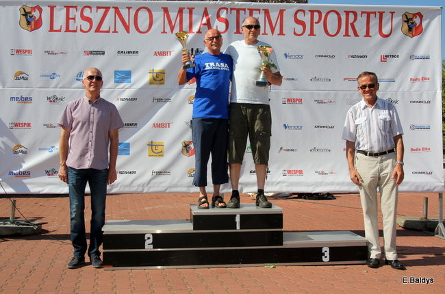 Czas zwycięzcy 2 godziny 10 minut (zdjęcia z dekoracji zwycięzców)