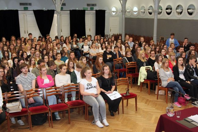 Uczniowie w walce na argumenty (zdjęcia)