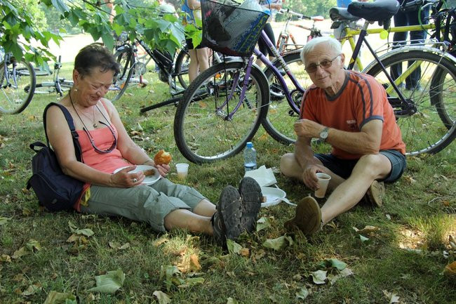 Pod drzewem odpoczynek (zdjęcia)