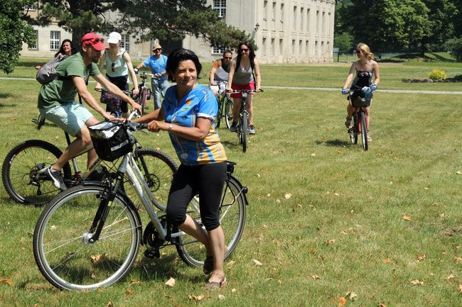 Pod drzewem odpoczynek (zdjęcia)