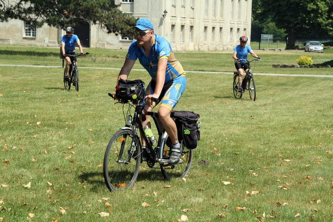 Pod drzewem odpoczynek (zdjęcia)