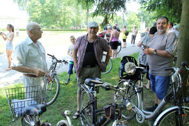 Pod drzewem odpoczynek (zdjęcia)