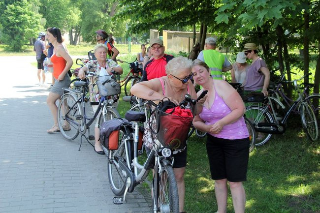 Pod drzewem odpoczynek (zdjęcia)