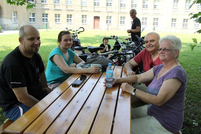 Pod drzewem odpoczynek (zdjęcia)