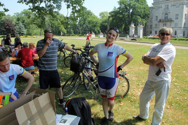 Pod drzewem odpoczynek (zdjęcia)