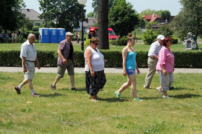 Pod drzewem odpoczynek (zdjęcia)