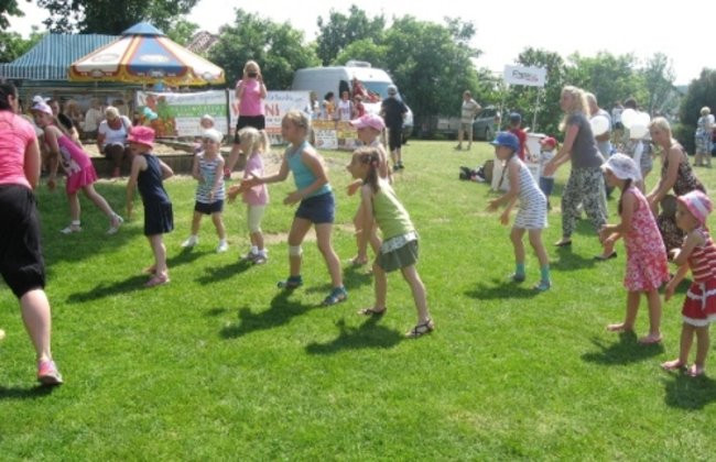 Wspólna zabawa w Dąbczu (zdjęcia)