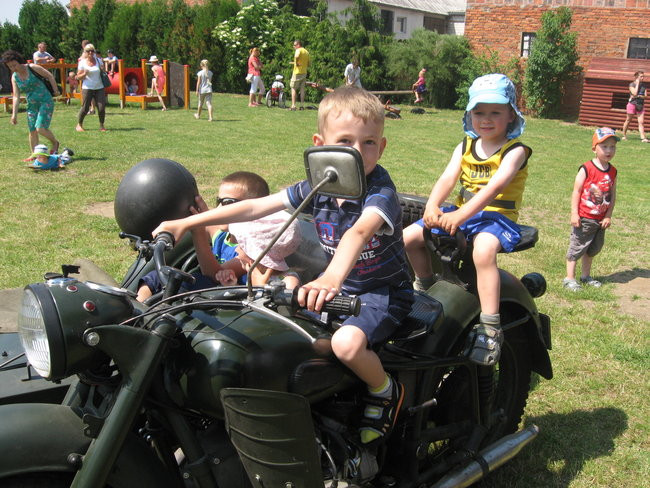 Wspólna zabawa w Dąbczu (zdjęcia)