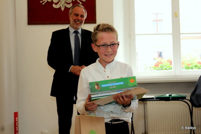 Dzieci promują segregację śmieci (zdjęcia)