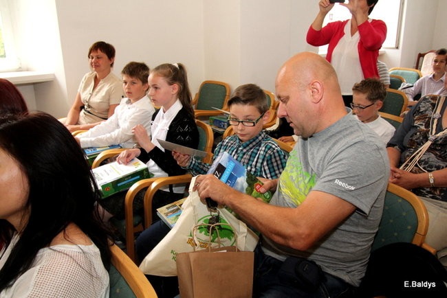 Dzieci promują segregację śmieci (zdjęcia)