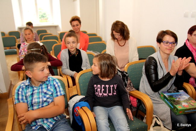 Dzieci promują segregację śmieci (zdjęcia)