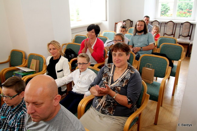 Dzieci promują segregację śmieci (zdjęcia)