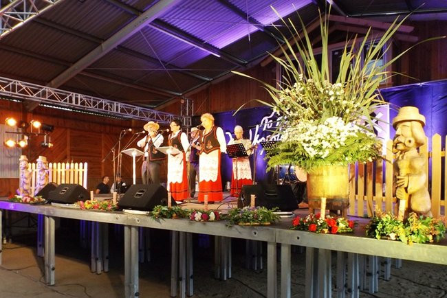 Wianki w  Boszkowie na ludowo (zdjęcia)