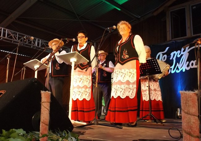 Wianki w  Boszkowie na ludowo (zdjęcia)