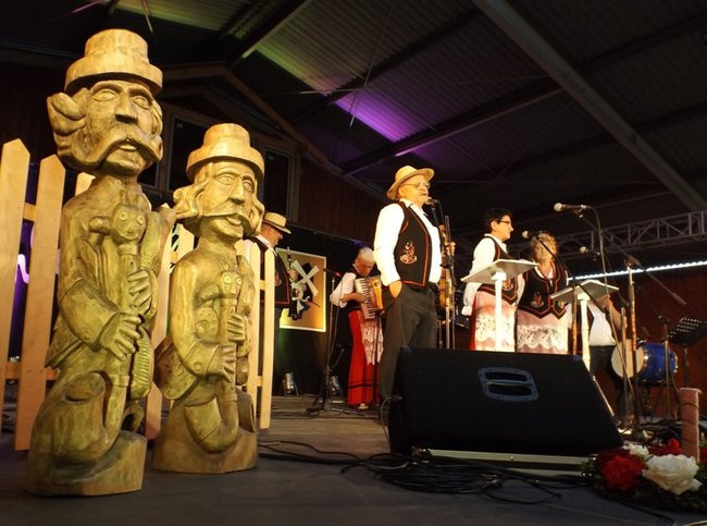 Wianki w  Boszkowie na ludowo (zdjęcia)