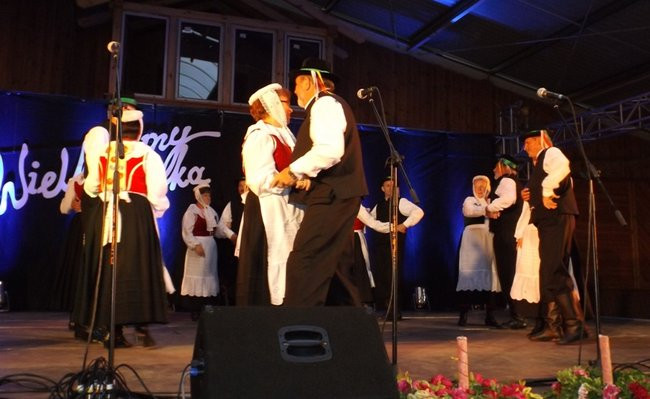 Wianki w  Boszkowie na ludowo (zdjęcia)