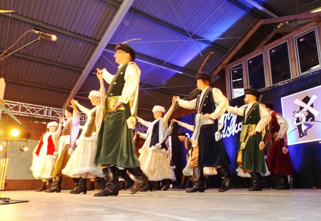 Wianki w  Boszkowie na ludowo (zdjęcia)