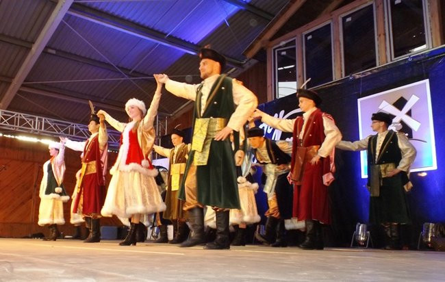 Wianki w  Boszkowie na ludowo (zdjęcia)