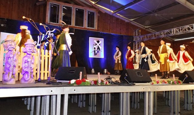 Wianki w  Boszkowie na ludowo (zdjęcia)