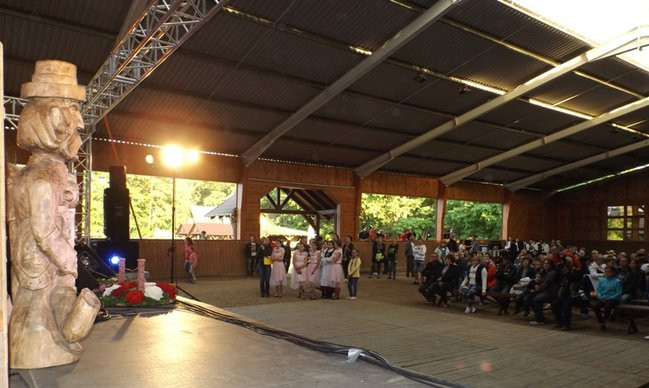 Wianki w  Boszkowie na ludowo (zdjęcia)