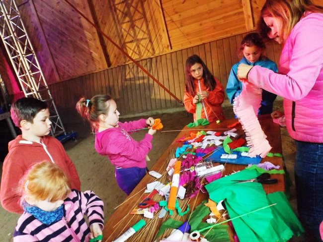 Wianki w  Boszkowie na ludowo (zdjęcia)