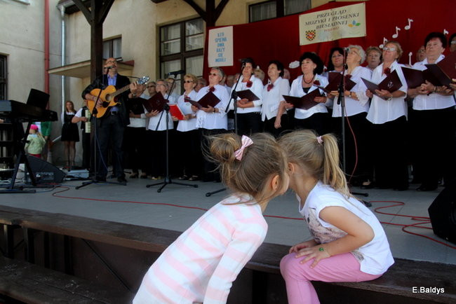 Biesiadne śpiewanie w Wijewie (zdjęcia)