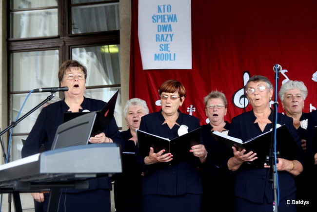 Biesiadne śpiewanie w Wijewie (zdjęcia)