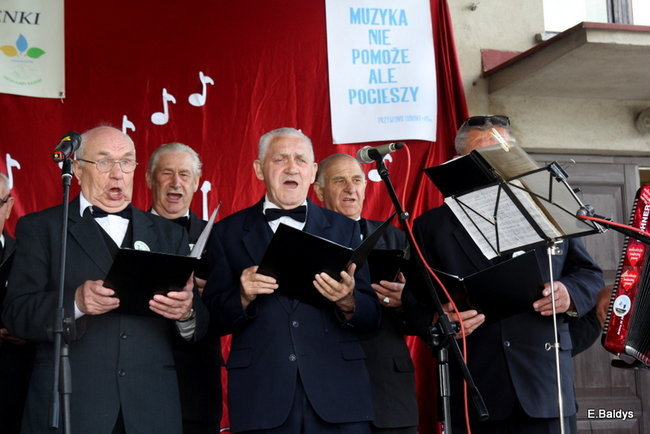 Biesiadne śpiewanie w Wijewie (zdjęcia)