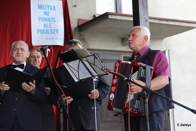 Biesiadne śpiewanie w Wijewie (zdjęcia)