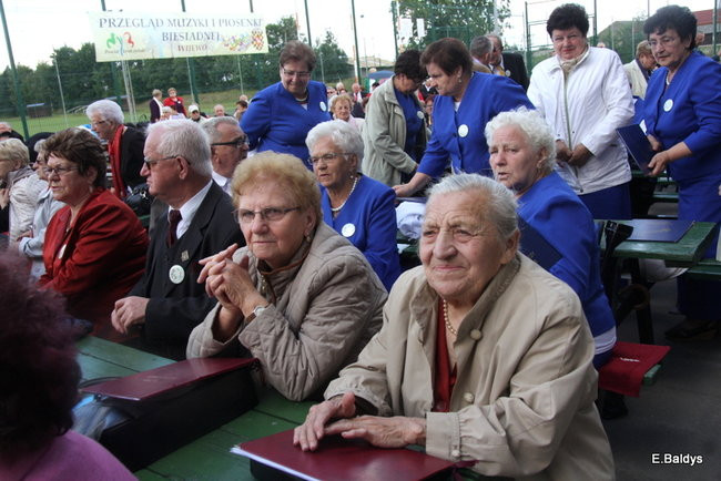 Biesiadne śpiewanie w Wijewie (zdjęcia)
