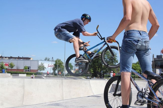Upał im nie starszny, tłoczno na Skateplazie (zdjęcia)