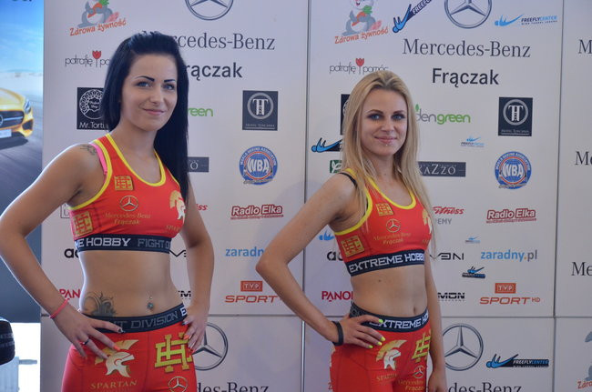 Stanęli na wadze i spojrzeli sobie w oczy (zdjęcia)