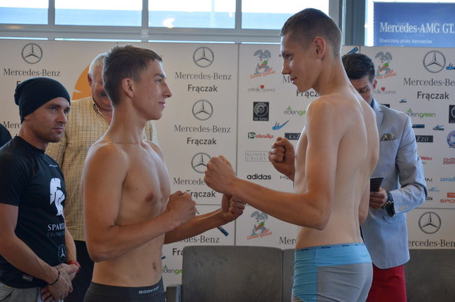 Stanęli na wadze i spojrzeli sobie w oczy (zdjęcia)